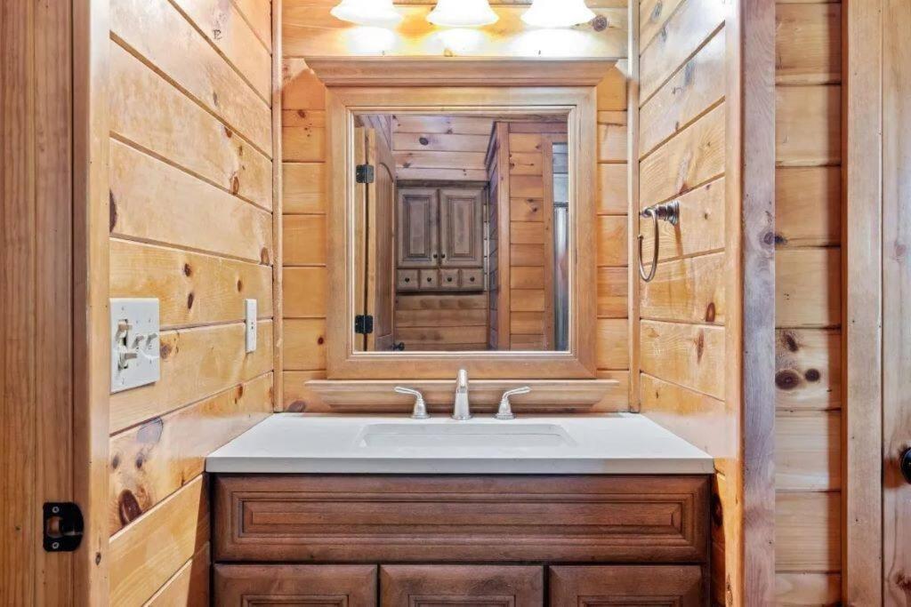 브로큰보우 Misty Moonlight, Sleeps 4, Mountain Cabin 아파트 외부 사진