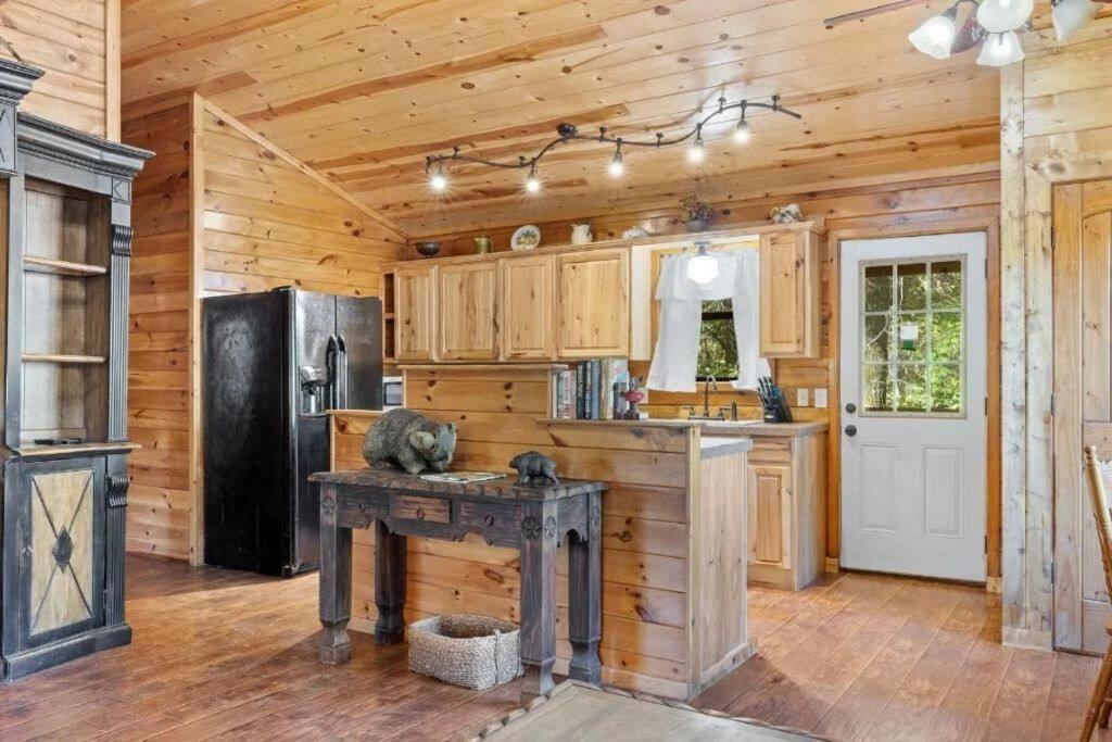 브로큰보우 Misty Moonlight, Sleeps 4, Mountain Cabin 아파트 외부 사진